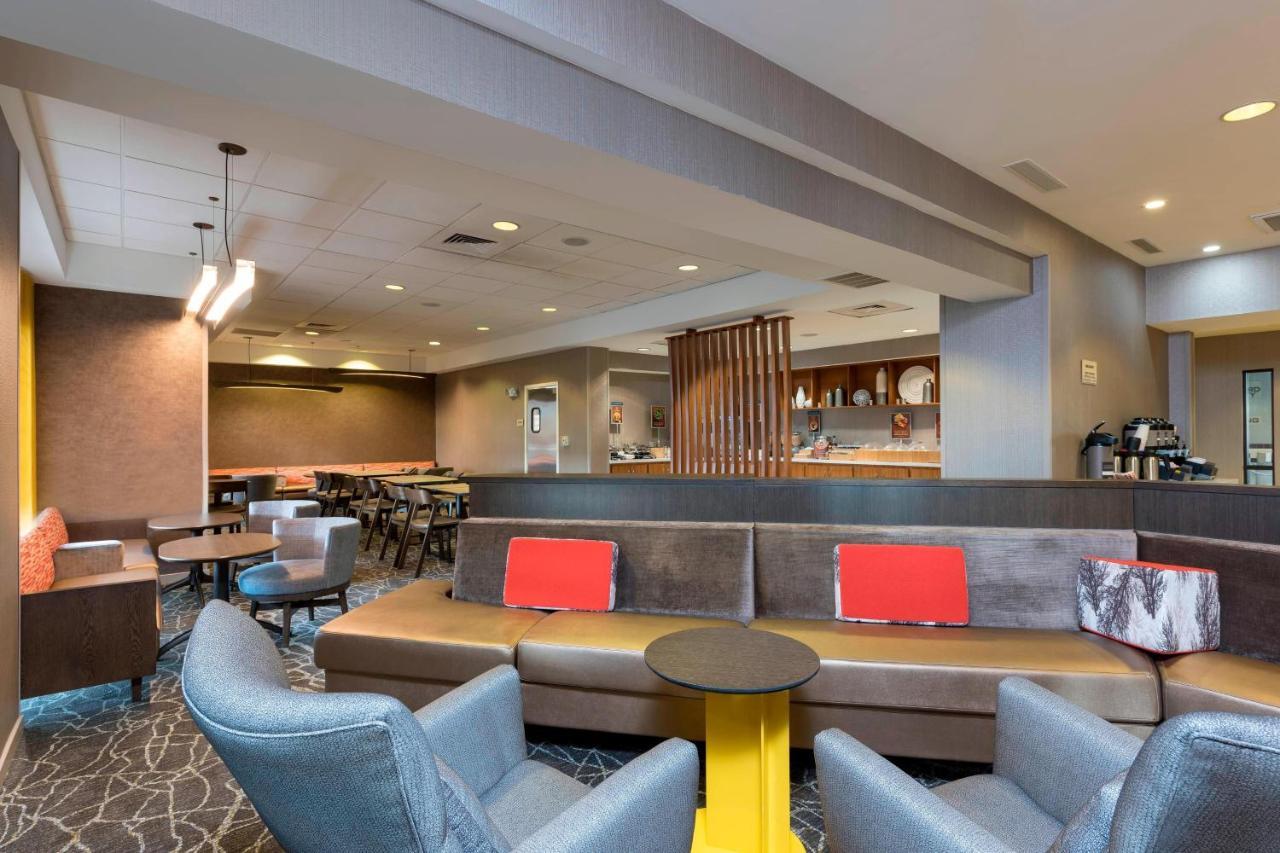Springhill Suites Grand Rapids North Exterior photo