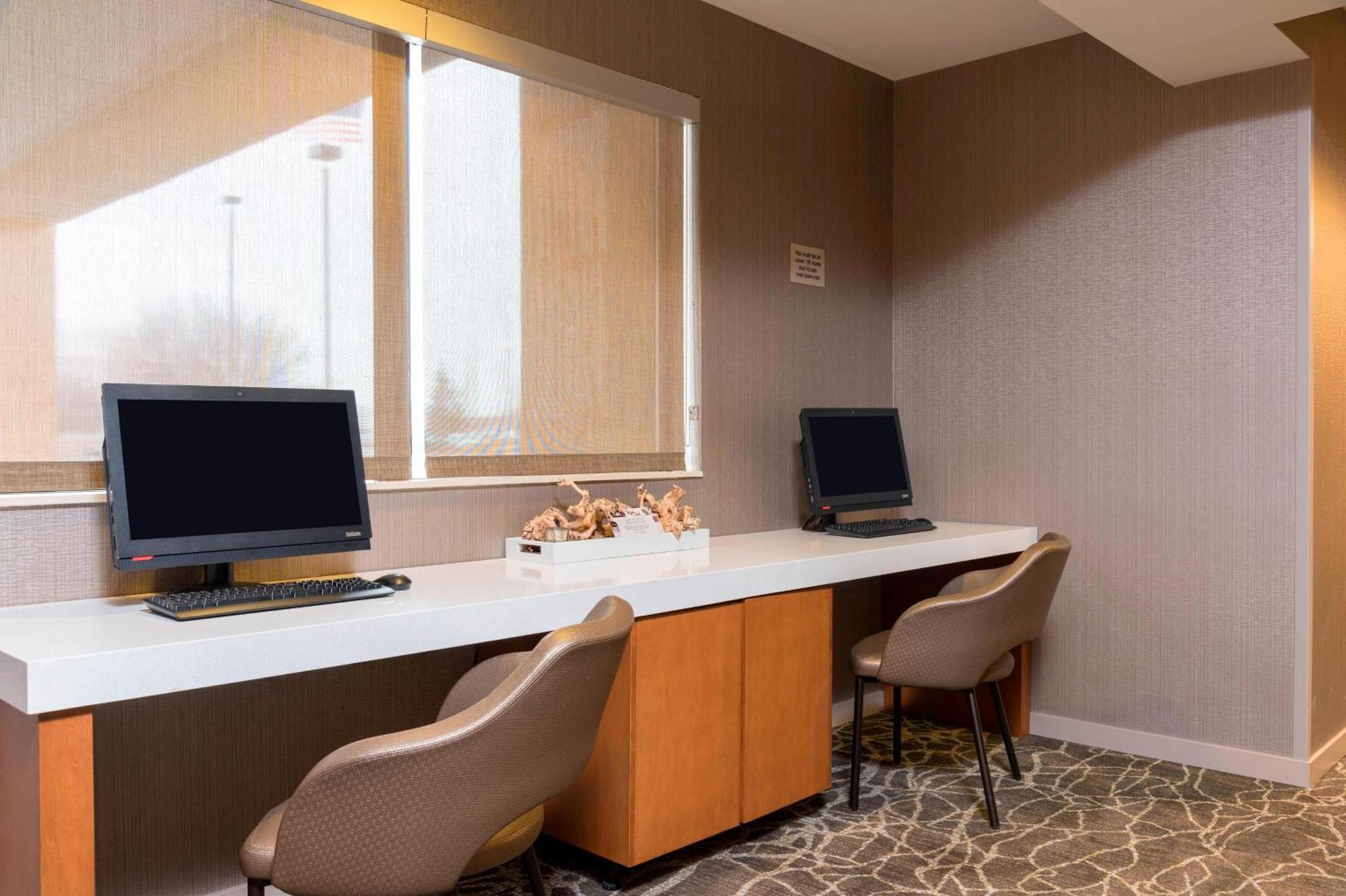 Springhill Suites Grand Rapids North Exterior photo